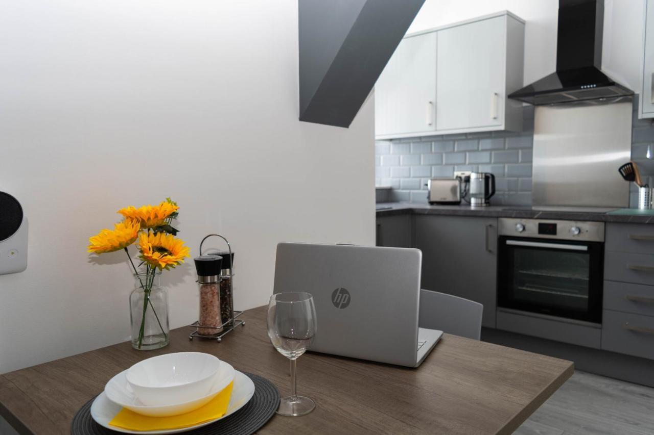 Sky Apartments Брадфорт Екстериор снимка